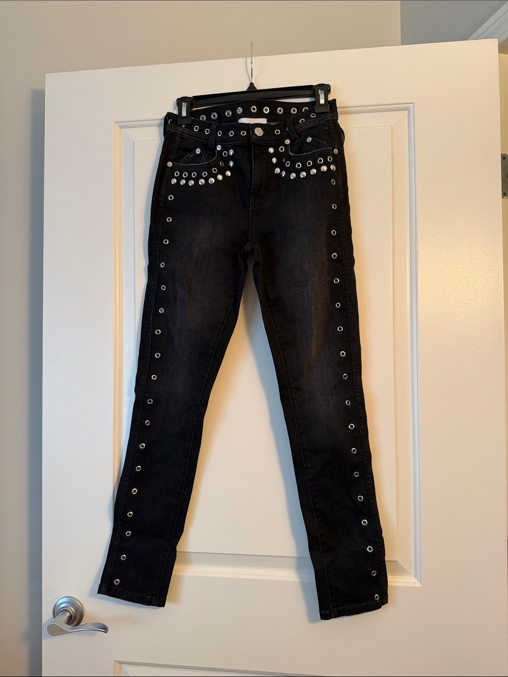 CURRENT/ELLIOTT. Black Skinny Jeans with Silver Grommet Detailing. Size 24. NWT